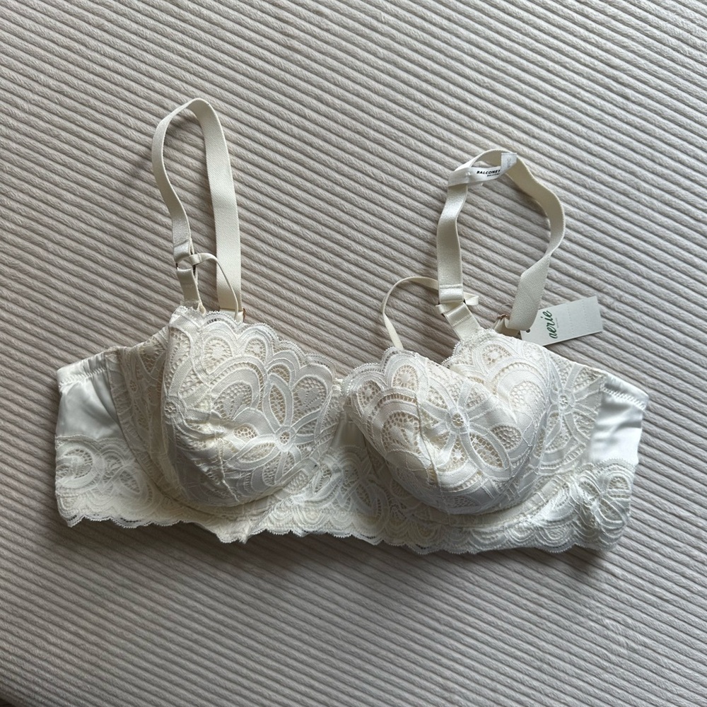 Aerie Cream Lace Underwire Bra
